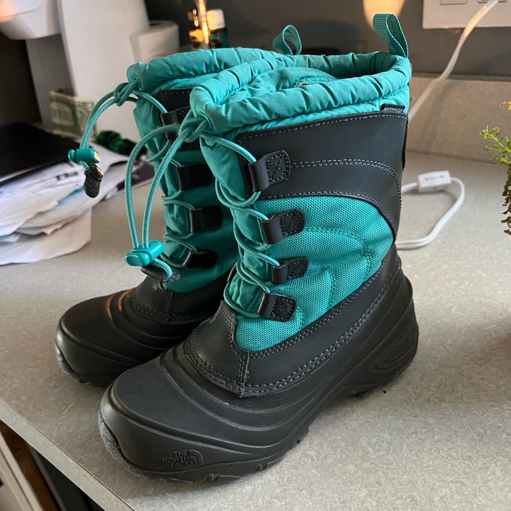 The North Face Girls Snow Boots size 3